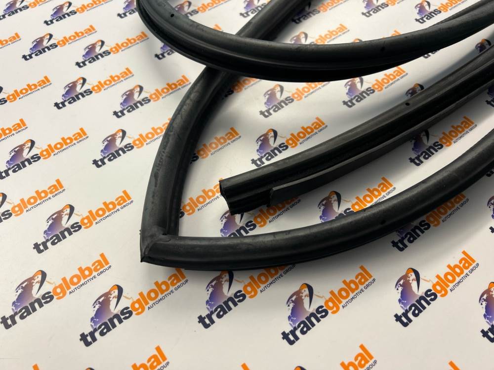 Front Right O/S Driver Rubber Door Seal for Land Rover Defender to 2016 LR077687 - Image 2