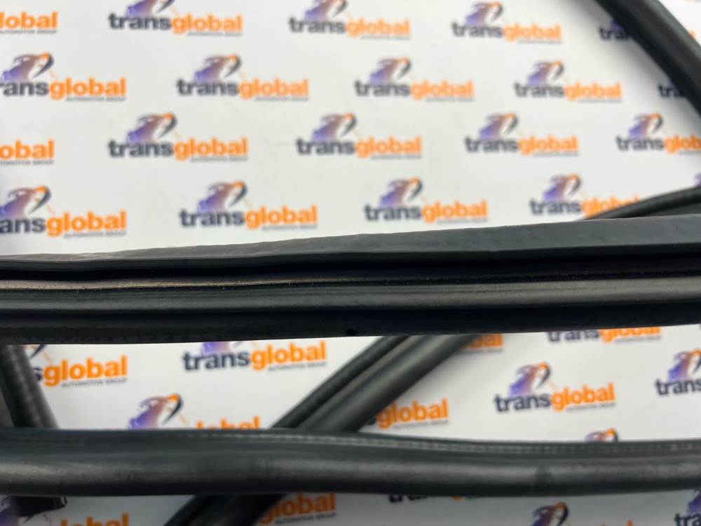 Front Right O/S Driver Rubber Door Seal for Land Rover Defender to 2016 LR077687 - Image 3