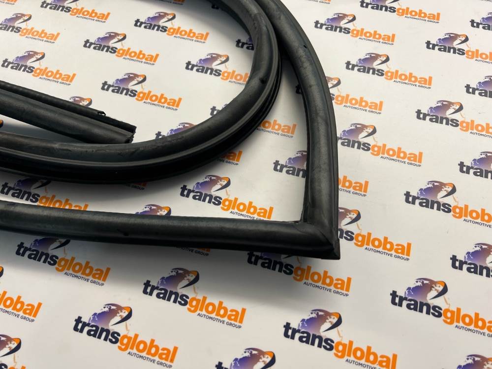 Front Right O/S Driver Rubber Door Seal for Land Rover Defender to 2016 LR077687 - Image 4