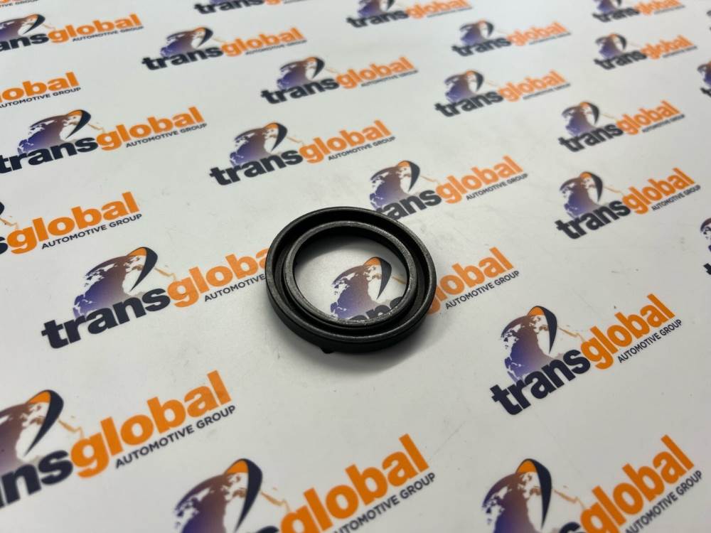 Front Stub Axle Inner Oil Seal for LR Series 3 Oct 80 - FRC3099 - Image 3