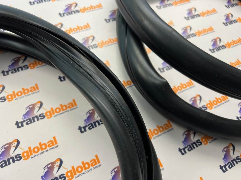 Pair Rear Quarter Window Seal / Rubber x2 for LR Disco 1 5dr AWR5388 - Image 2