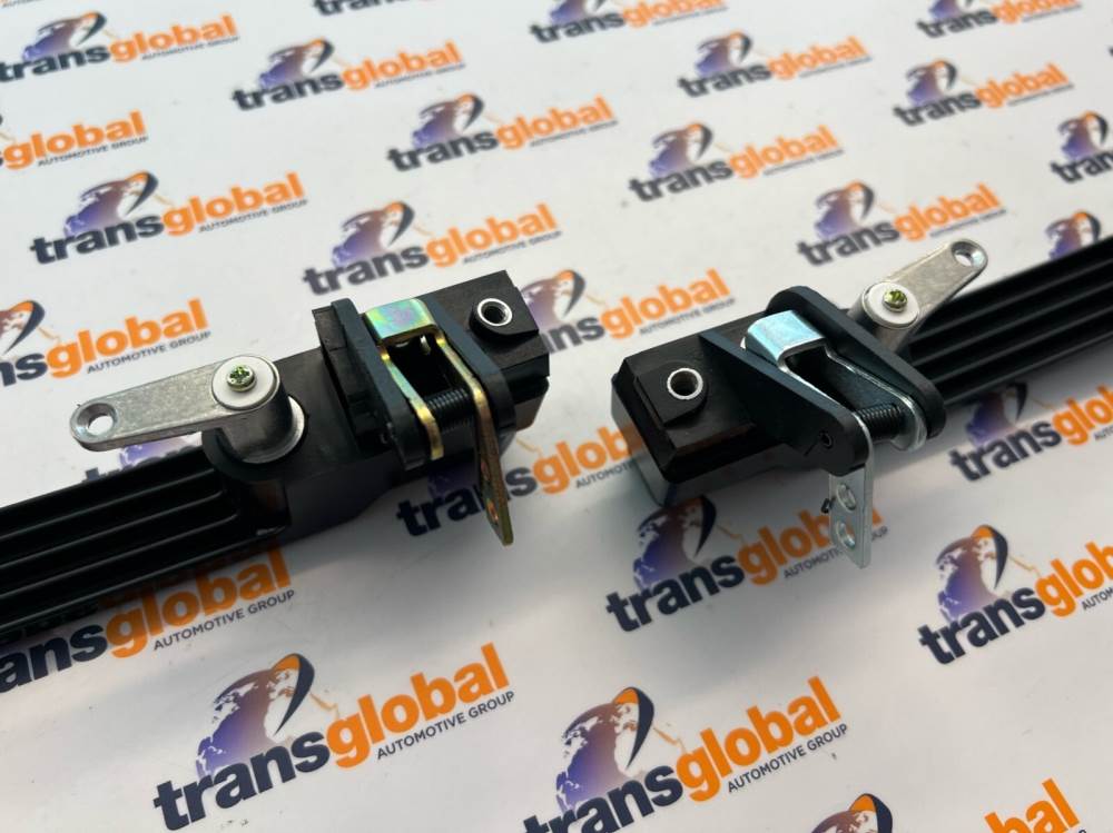 Front Door Handle Pair in GLOSS BLACK suitable for LR 90 models upto 01 - Image 4