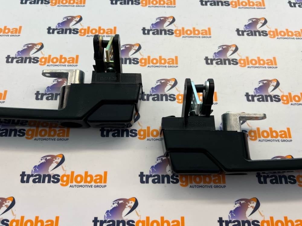 Front Door Handle Pair in GLOSS BLACK suitable for LR 90 models upto 01 - Image 6