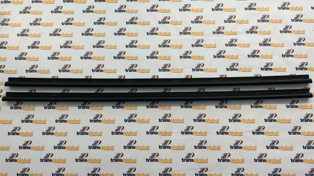 Front Door Lower Sill Rubber Seals x2 for Land Rover Defender upto 1994 MWC6130