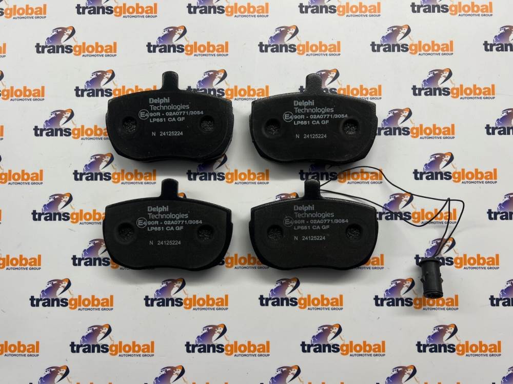 Front Brake Pads for Land Rover Defender 90 SWB & RRC up to 86 Delphi SFP500220 - Image 3