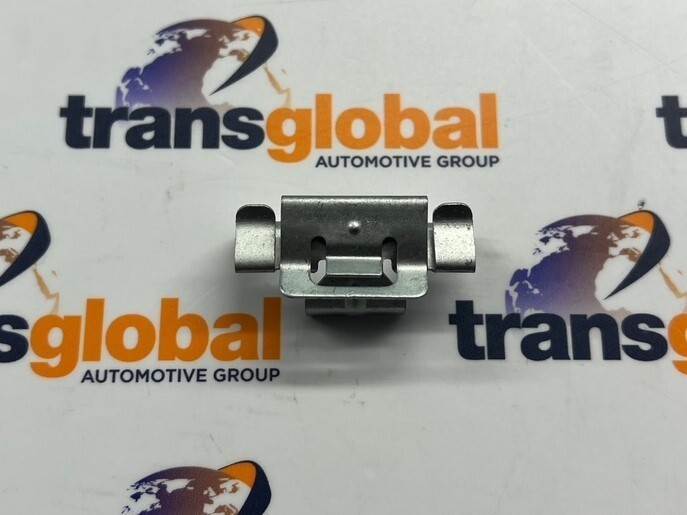 A Pillar Windscreen Retaining Clip for Land Rover Discovery 2 TD5 - Image 3