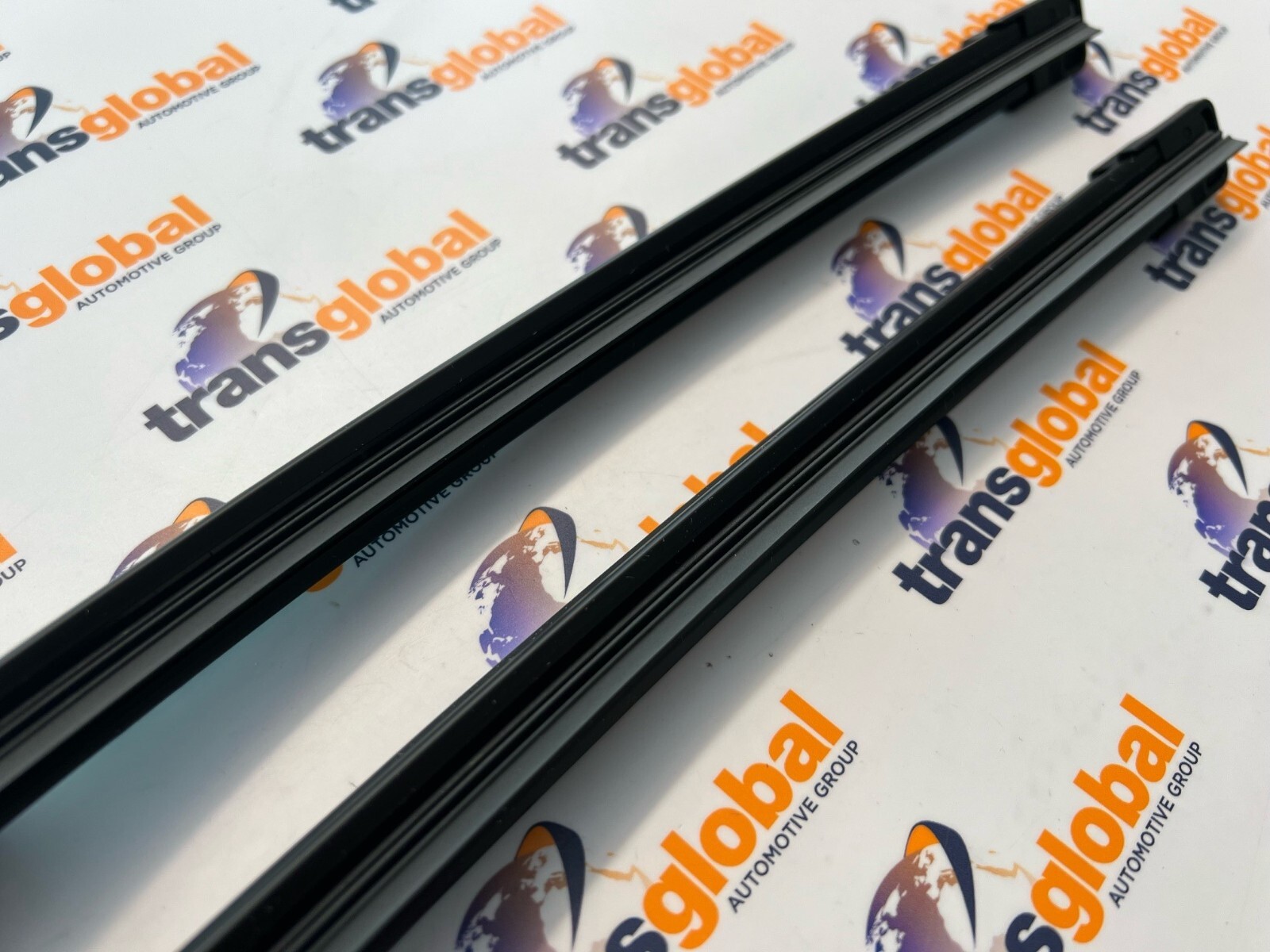 Windscreen Wiper Blade Set for New Land Rover Defender 2020 on BOSCH AEROTWIN - Image 4