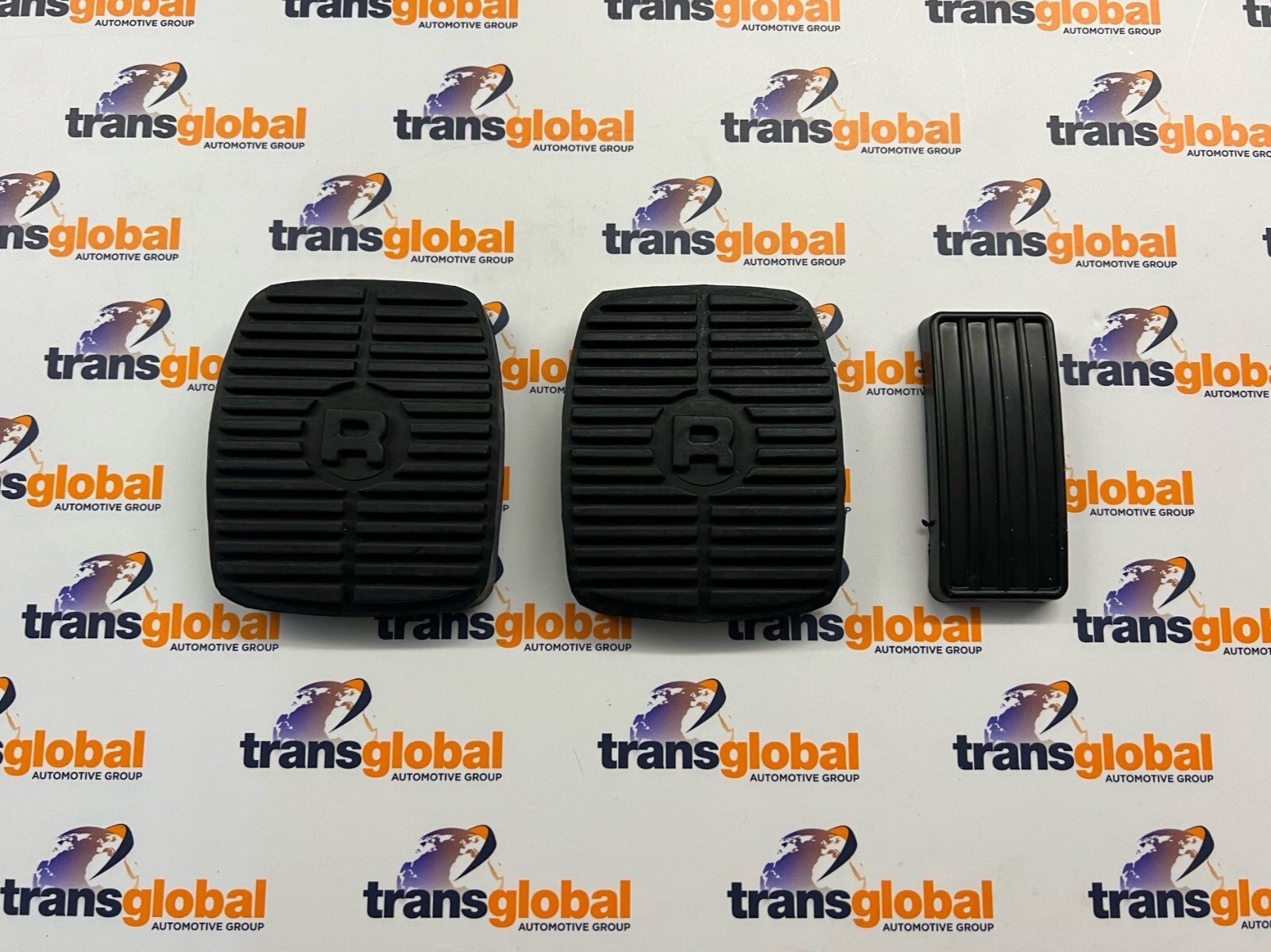 Pair of Clutch & Brake Pedal Rubbers & Throttle for Land Rover Discovery - Image 2