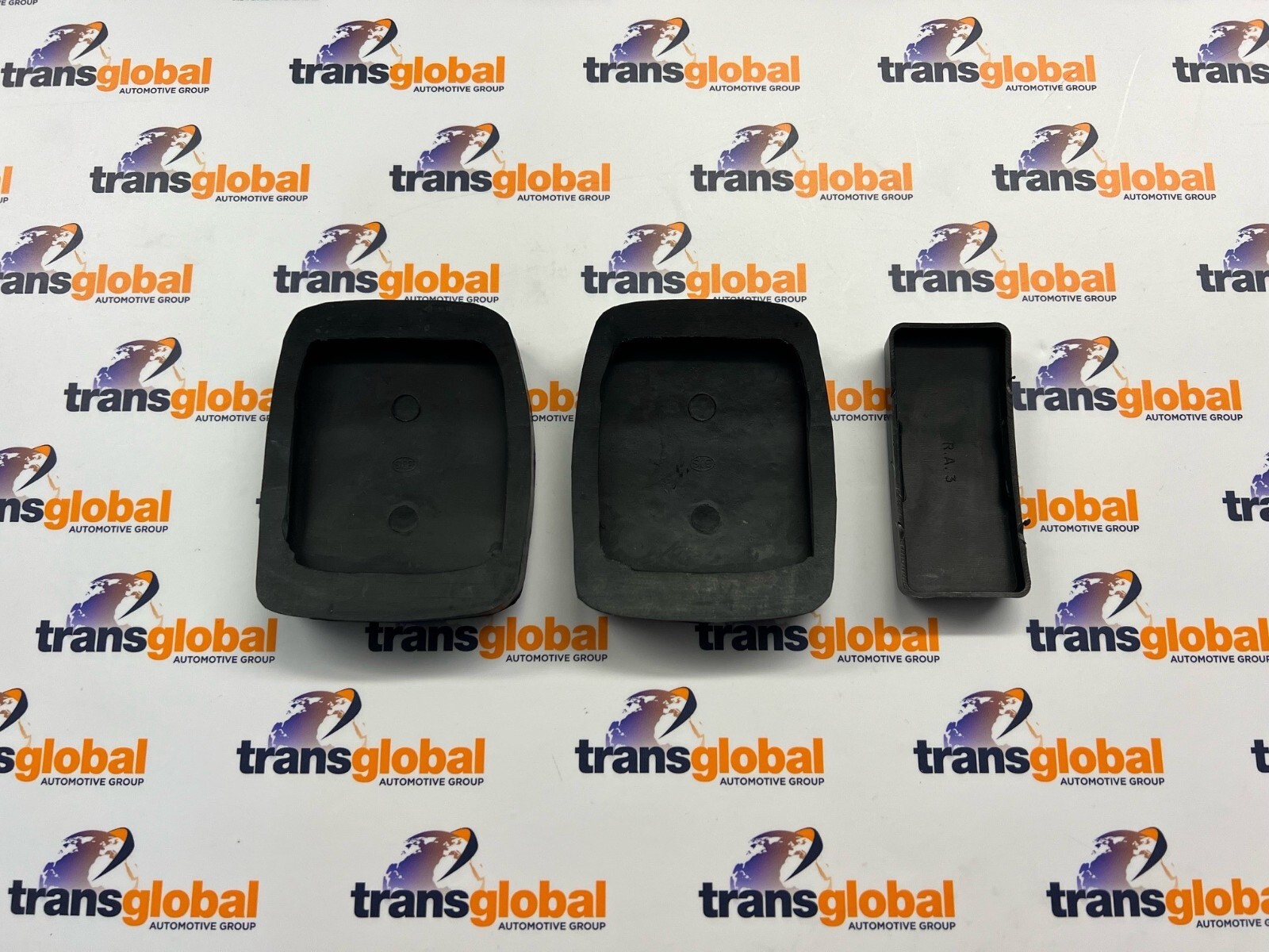Pair of Clutch & Brake Pedal Rubbers & Throttle for Land Rover Discovery - Image 3